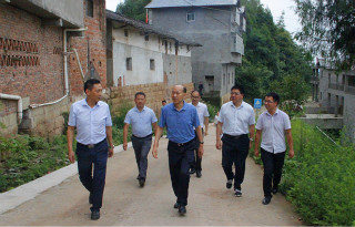 谢友先强调全力推动“三边村”发展, 加快脱贫奔康全面致富 谢友先强调全力推动“三边村”发展, 加快脱贫奔康全面致富